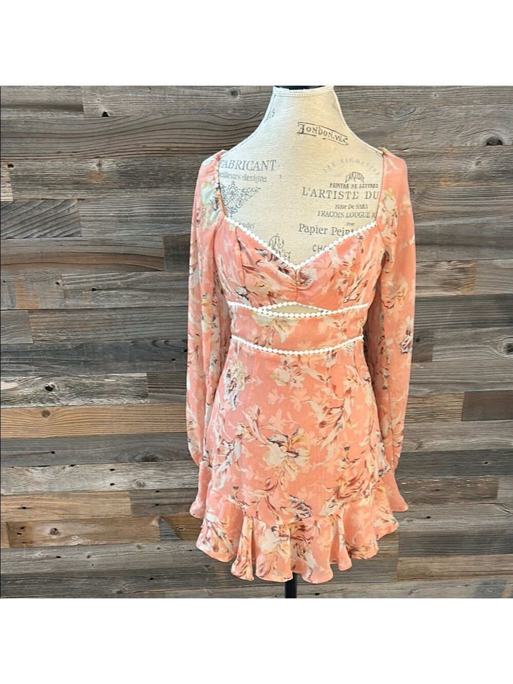Saints + Secrets Peach Floral Long Sleeve Mini Dress Front Keyhole Size Small
